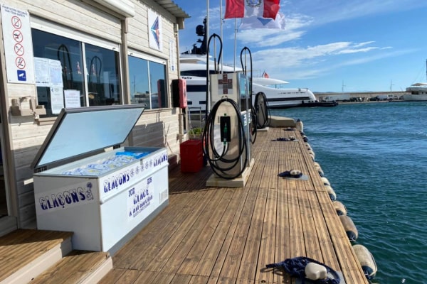 Pourquoi faire appel à un service de livraison de glaçons dans le Var ?