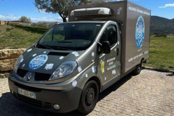 Livraison de glaçons à Saint-Tropez : le service indispensable pour vos soirées