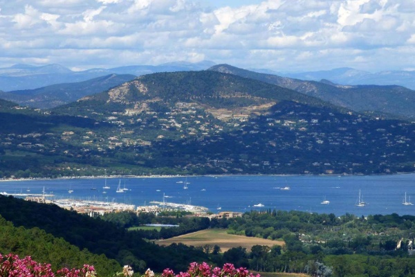 Livraison de glaçons à Gassin : fraîcheur et service pour vos événements